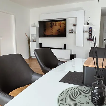 Modern 3-room In Area Apartamento Estugarda
