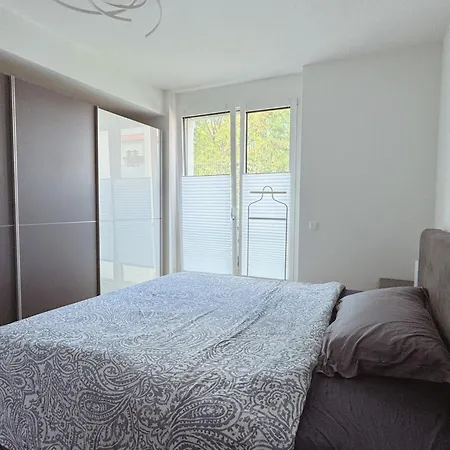 Apartment Modern 3-room In Area